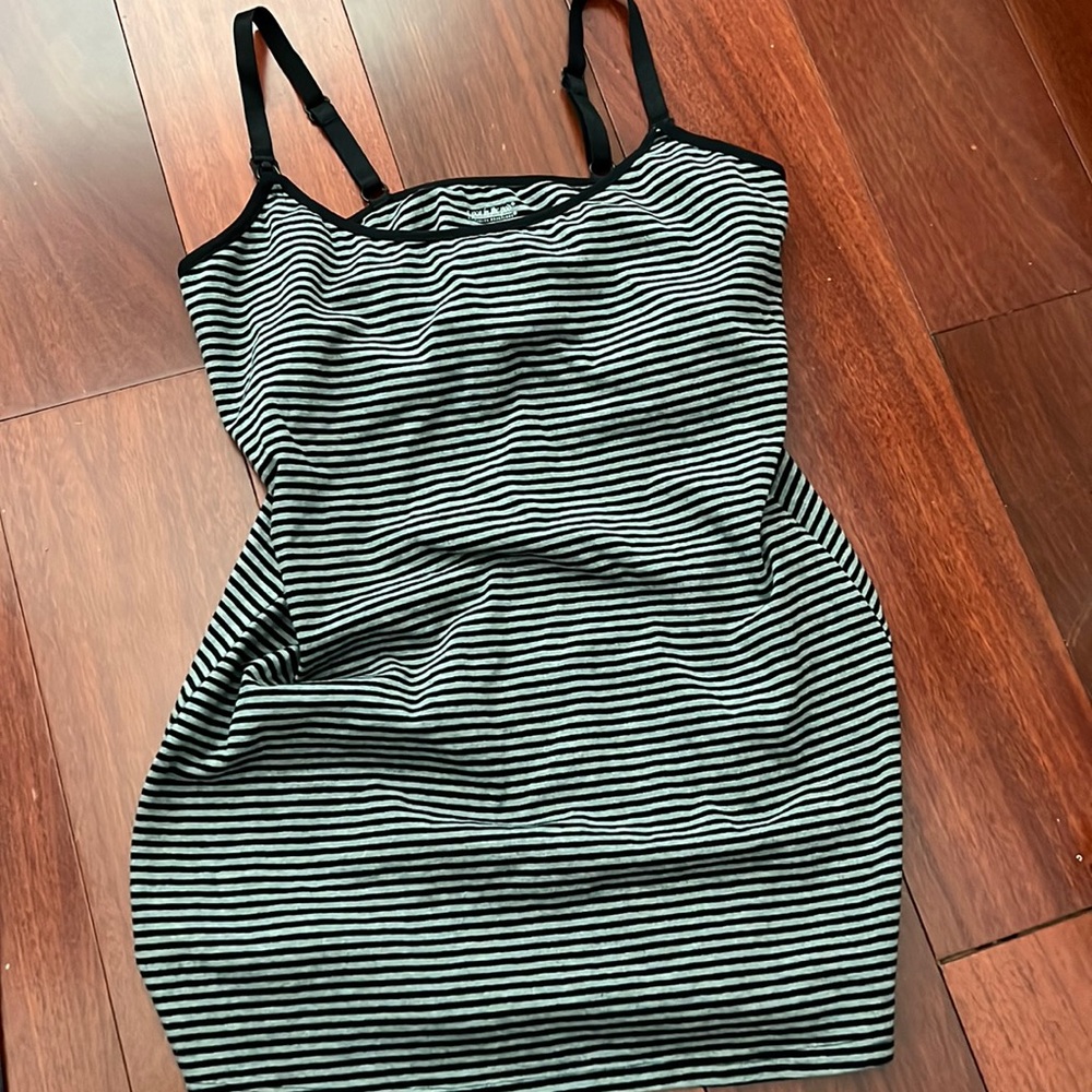 A pea in the pod nursing tank xs